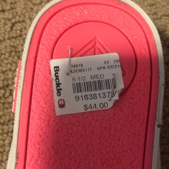 Women’s Roxy shoes - Picture 3 of 3